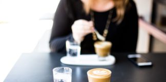 Netzwerken bei Kaffee und Brötchen: Städtische Wirtschaftsförderung lädt zum Ausbildungs-Frühstück ein