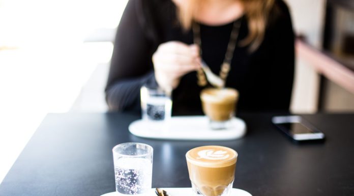 Netzwerken bei Kaffee und Brötchen: Städtische Wirtschaftsförderung lädt zum Ausbildungs-Frühstück ein