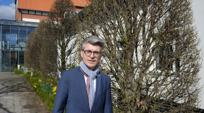 Bürgermeister Alexander Masthoff wünscht allen Seelzerinnen und Seelzern ein schönes und erholsames Osterfest. Foto: Stadt Seelze