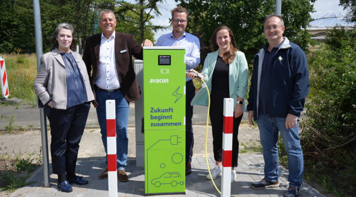 Neue E-Ladesäule auf dem Parkplatz an der Grand-Couronne-Allee