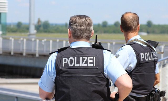 S-Bahn-Schläger droht mit Messer