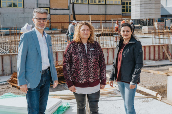 Neues Fundament für die Bildung - Bodenplatte für den Neubau der BBG in Seelze gegossen. 3 Jahrgänge werden zukünftig auf die BBG gehen.