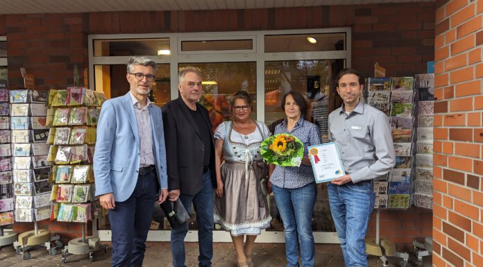 Der Sieger steht fest - Preisverleihung des Schaufensterwettbewerbs „Hallo Herbst“