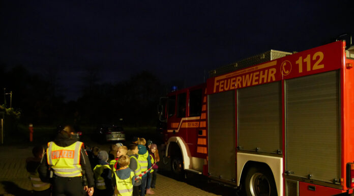 Polizei klärt Kinderfeuerwehr Seelze über Gefahren im Straßenverkehr auf