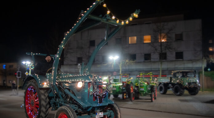 Lichterfahrt 2023 am 17.12. mit leuchtenden Oldtimern