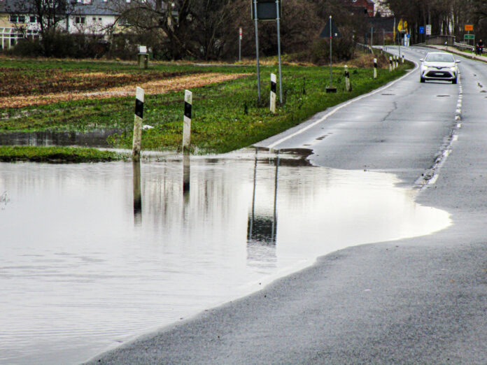 Leine-Hochwasser: Die Polizei warnt eindringlich davor, Hochwassersperrungen zu ignorieren