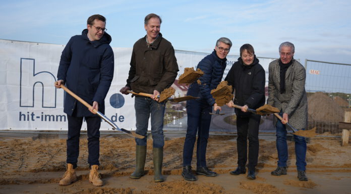 1. Spatenstich: Die neue Kita in Gümmer soll schon im Dezember 2024 öffnen