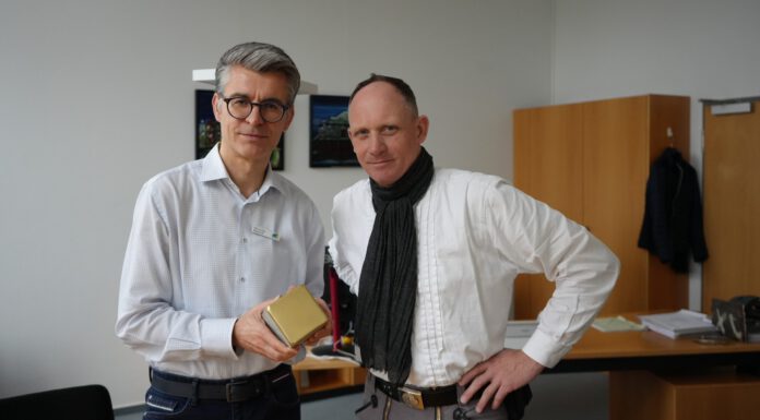 Steinmetzmeister Oliver Schneider will Stolpersteine für jüdische Familie Willner setzen
