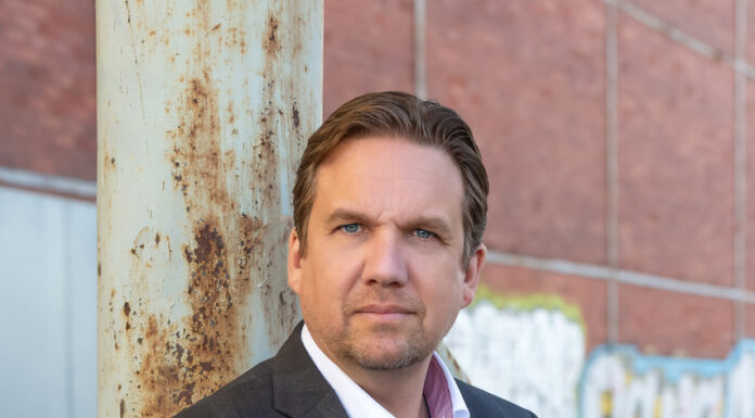 „Klappstuhl und ich“ - Matthias Brodowy liest am 11.03.2024 aus seinem neuen Buch