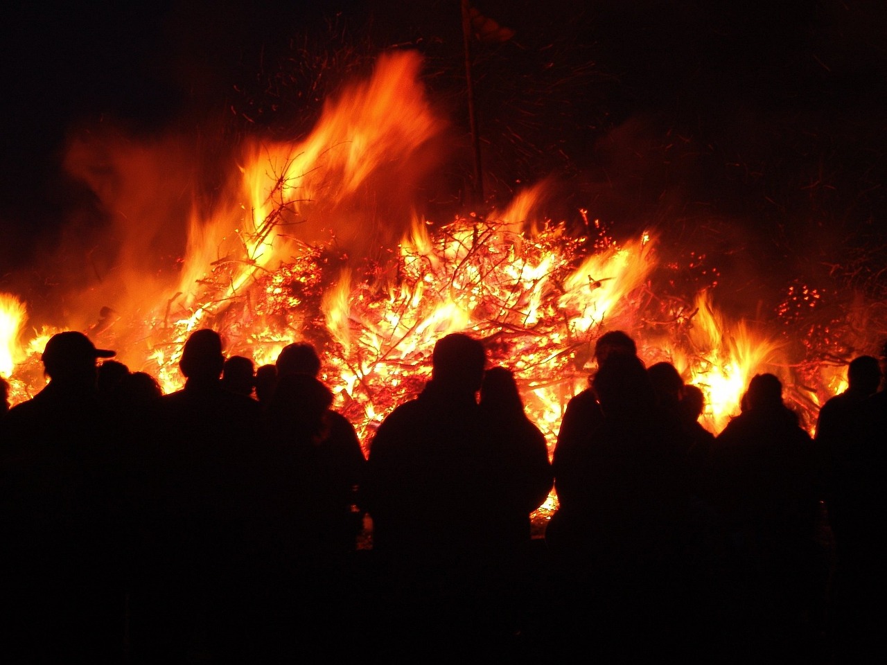Osterfeuer in Almhorst am Samstag, 30.03.2024