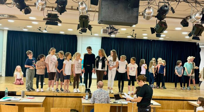 Die Chorklassen der Grundschule Harenberg präsentieren ihr Musical