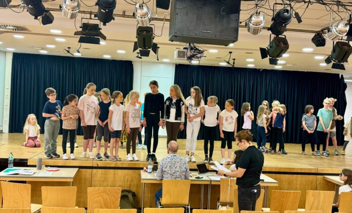 Die Chorklassen der Grundschule Harenberg präsentieren ihr Musical