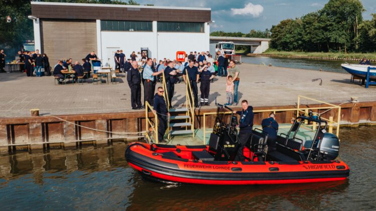 Schnell und hochmodern - Die Feuerwehr Lohnde stellt ihr neues Rettungsboot vor