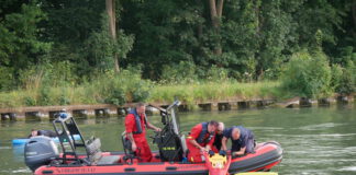 Wasserrettung auf dem Mittellandkanal - Einsatzübung von Ortsfeuerwehr Seelze, DLRG Ortsgruppe Seelze e.V. und die Ortsfeuerwehr Lohnde