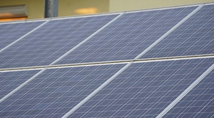 Stadt fördert weiterhin den Kauf und Einbau von Balkon-Solaranlagen