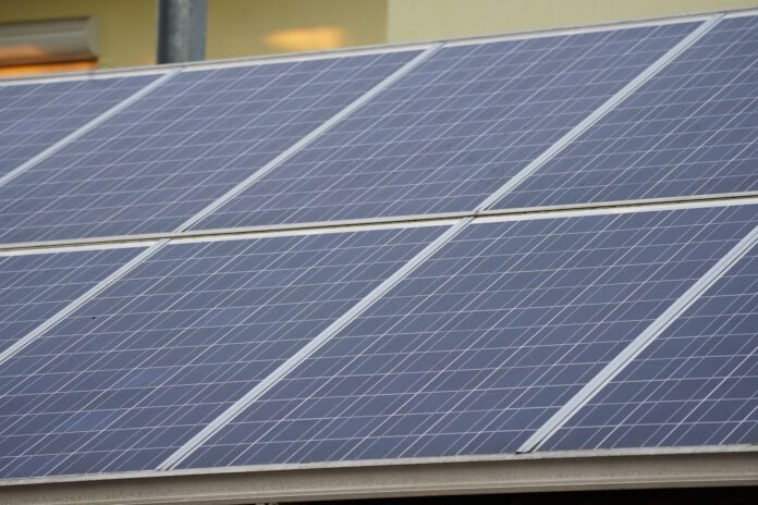 Stadt fördert weiterhin den Kauf und Einbau von Balkon-Solaranlagen