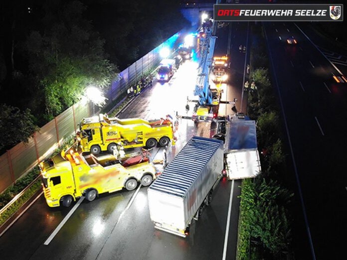 Schwerer LKW-Unfall auf der A2 - Gefahrguteinsatz führt zu umfangreichen Maßnahmen