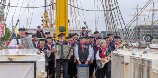 Shanty-Chor Lohnde trotzt Schietwetter: Auftritt bei "Maritime Tage" in Bremerhaven mit Hindernissen