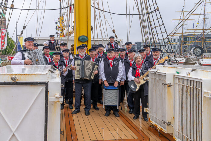 Shanty-Chor Lohnde trotzt Schietwetter: Auftritt bei "Maritime Tage" in Bremerhaven mit Hindernissen