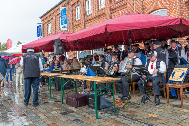 Der Herrenchor im Einsatz bei der Schiffergilde Bremerhaven