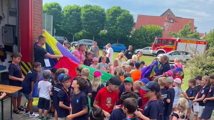 14. Stadtkinderfeuerwehrtag begeistert junge Nachwuchskräfte in Gümmer