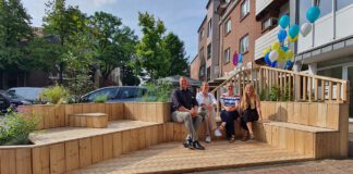 Nun ist es da: Das Parklet als neuer Treffpunkt