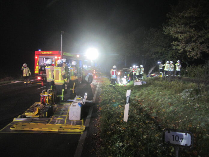 Verkehrsunfall mit einer schwerverletzten Person auf B 441 am frühen Montagmorgen, 28.10.2024