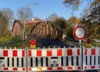 Die Kanalbrücke an der Göxer Landstraße bleibt voraussichtlich 3 Wochen gesperrt - Unfallschaden und weitere Mängel müssen erst behoben werden