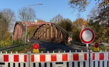 Die Kanalbrücke an der Göxer Landstraße bleibt voraussichtlich 3 Wochen gesperrt - Unfallschaden und weitere Mängel müssen erst behoben werden