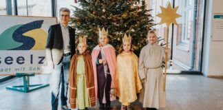 Besuch der Sternsinger - 24 Kinder und Jugendliche sammeln Spenden und werben für Kinderrechte