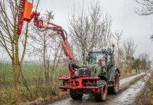 Im Stadtgebiet von Seele erfolgen Rückschnitte an Feldwegen, um die Zugänglichkeit für Landmaschinen zu gewährleisten