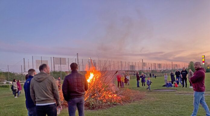 Das Osterfeuer des RSV Seelze war ein voller Erfolg und bot der Gemeinschaft eine schöne Gelegenheit zum Feiern und Kontakte knüpfen