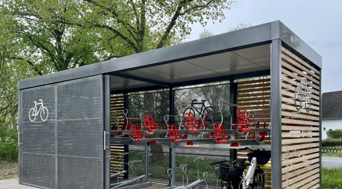 Die neuen Fahrradgaragen am Bahnhof Dedensen bieten Pendlern sichere Abstellmöglichkeiten für Fahrräder und E-Bikes