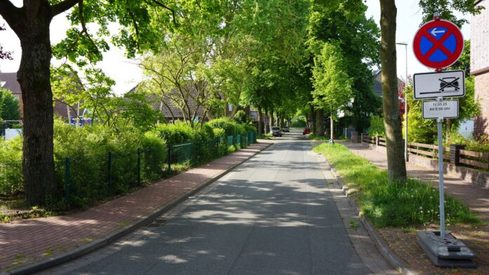 Baumpflegearbeiten geplant: Große Bereiche der Goethestraße werden am Montag, 12. Mai, und Dienstag, 13. Mai, zeitweise gesperrt. Zudem gelten an diesen beiden Tagen umfassende Halteverbote Die Baumpflegearbeiten in der Goethestraße führen zu Sperrungen und Halteverboten am 12. und 13. Mai. Verständnis wird erbeten