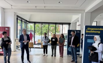 Die Ausstellung „Herzschlag - Wenn aus Liebe Gewalt“ thematisiert Gewalt in Partnerschaften und sensibilisiert für Prävention