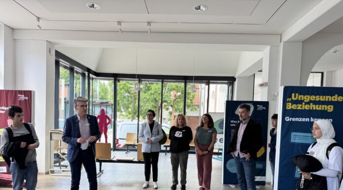 Die Ausstellung „Herzschlag - Wenn aus Liebe Gewalt“ thematisiert Gewalt in Partnerschaften und sensibilisiert für Prävention