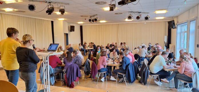 Das KiS-Quiz bietet Rätseln, Rechnen, Raten in einem unterhaltsamen Abend im Veranstaltungszentrum Alter Krug