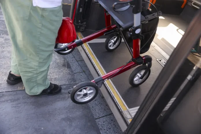 ÜSTRA Mobilitätstrainings 2025: Sicher fühlen und sicher fahren in Hannover