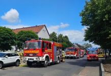 Bei einem Brandeinsatz in Seelze rettete die Feuerwehr Mutter, Tochter und Tiere aus einer verrauchten Wohnung