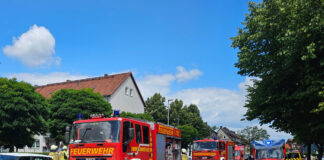 Bei einem Brandeinsatz in Seelze rettete die Feuerwehr Mutter, Tochter und Tiere aus einer verrauchten Wohnung