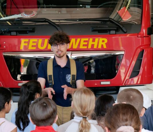 Die Brandschutzfrüherziehung für Grundschüler der Regenbogenschule Seelze vermittelt wichtige Sicherheitskenntnisse und praktische Fähigkeiten
