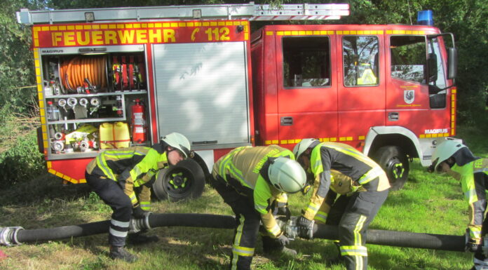 Die Übung der Feuerwehr demonstrierte die Wasserversorgung über lange Wegstrecke und die Herausforderungen dabei