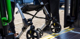 Die ÜSTRA bietet Mobilitätstrainings in Hannover und Seelze an, um sicher und barrierefrei Busse und Bahnen zu nutzen