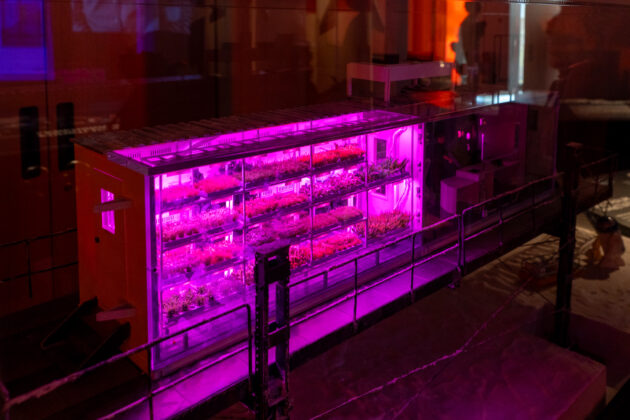 Modell eines Habitats zum autonomen Überleben im ewigen Eis oder später auf fernen Planeten