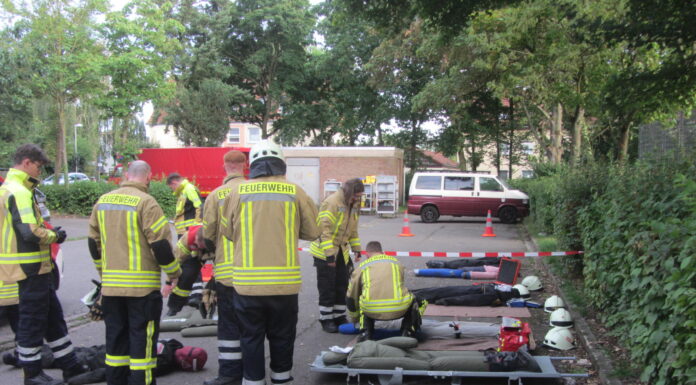 Die Großübung der Seelzer Feuerwehren demonstriert beeindruckende Einsatzbereitschaft und Teamarbeit unter realistischen Bedingungen