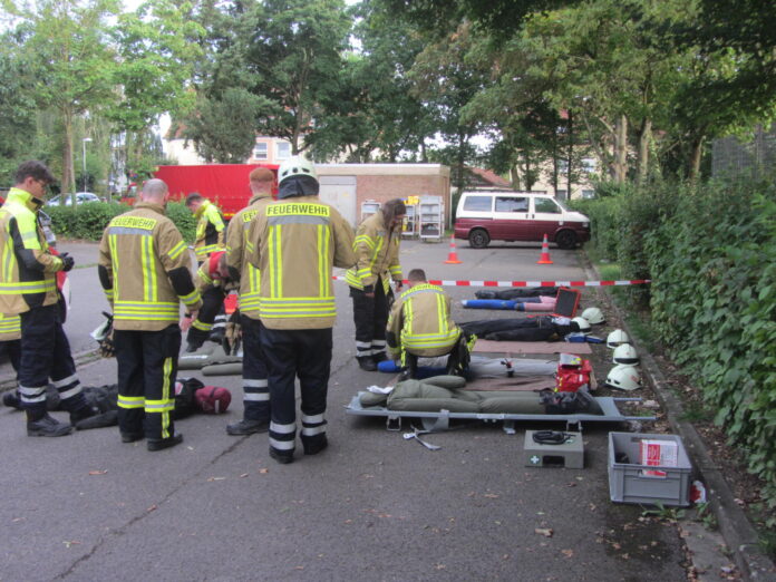 Die Großübung der Seelzer Feuerwehren demonstriert beeindruckende Einsatzbereitschaft und Teamarbeit unter realistischen Bedingungen