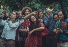 Das Malikì World Orchestra verspricht Lebensfreude durch internationale Klänge beim Open Air im Pfarrgarten am 2. August 2025