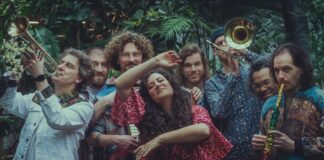 Das Malikì World Orchestra verspricht Lebensfreude durch internationale Klänge beim Open Air im Pfarrgarten am 2. August 2025