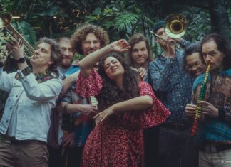 Das Malikì World Orchestra verspricht Lebensfreude durch internationale Klänge beim Open Air im Pfarrgarten am 2. August 2025