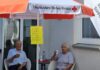 Die Aktion des Roten Kreuzes zur Flüssigkeitszufuhr bei Hitze unterstützt ältere Menschen durch die Wassertankstelle im Pflegestützpunkt in Seelze